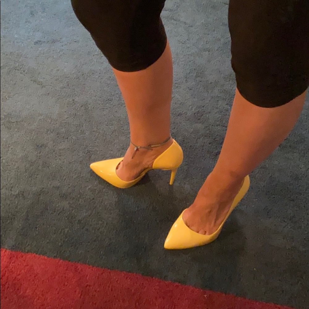 Yellow pumps